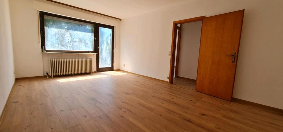 Einfamilienhaus Niedernhausen - 6 Zimmer, 155 m&sup2;, 3.000&euro; | Angebot:24980995