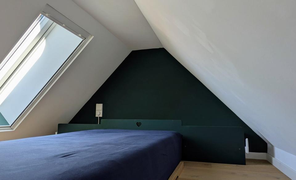 Moderne Single-Dachgeschosswohnung (voll möbliert) 2 zimmer