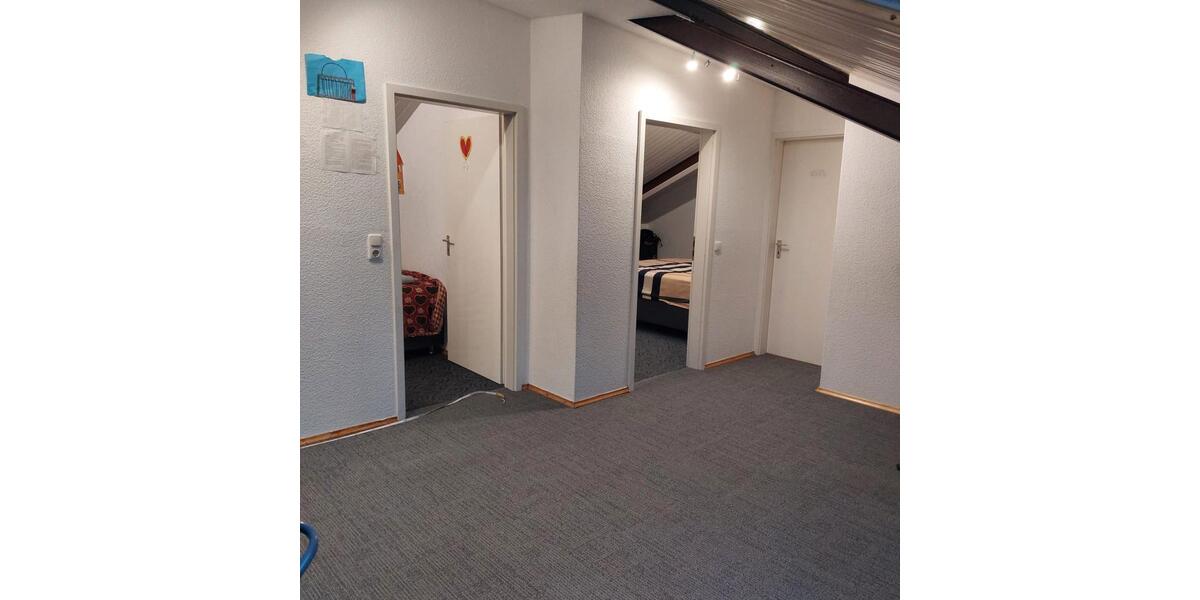 Dachgeschoßwohnung Griesheim - 4 Zimmer, 106 m&sup2;, 1.200&euro; | Angebot:25380877