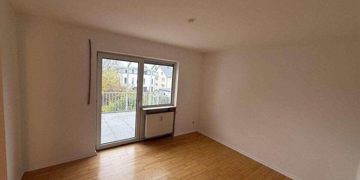 Helle 4-Zimmer-Eigentumswohnung mit Balkon, Einbauküche & Stellplatz in Frankfurt-Bergen-Enkheim 4 zimmer