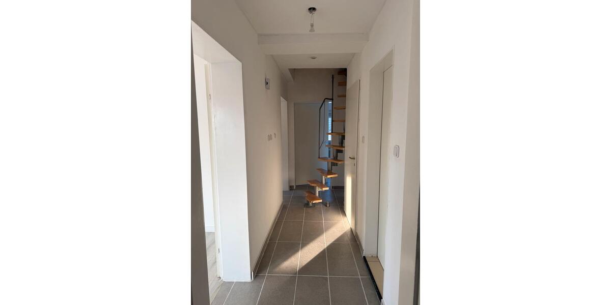 Maisonettenwohnung Karben - 3 Zimmer, 130 m&sup2;, 1.100&euro; | Angebot:25720114