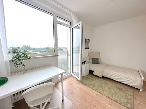 Zimmer frei in 3er-WG mit Balkon – Luthmerstraße 53, Frankfurt am Main 1 zimmer