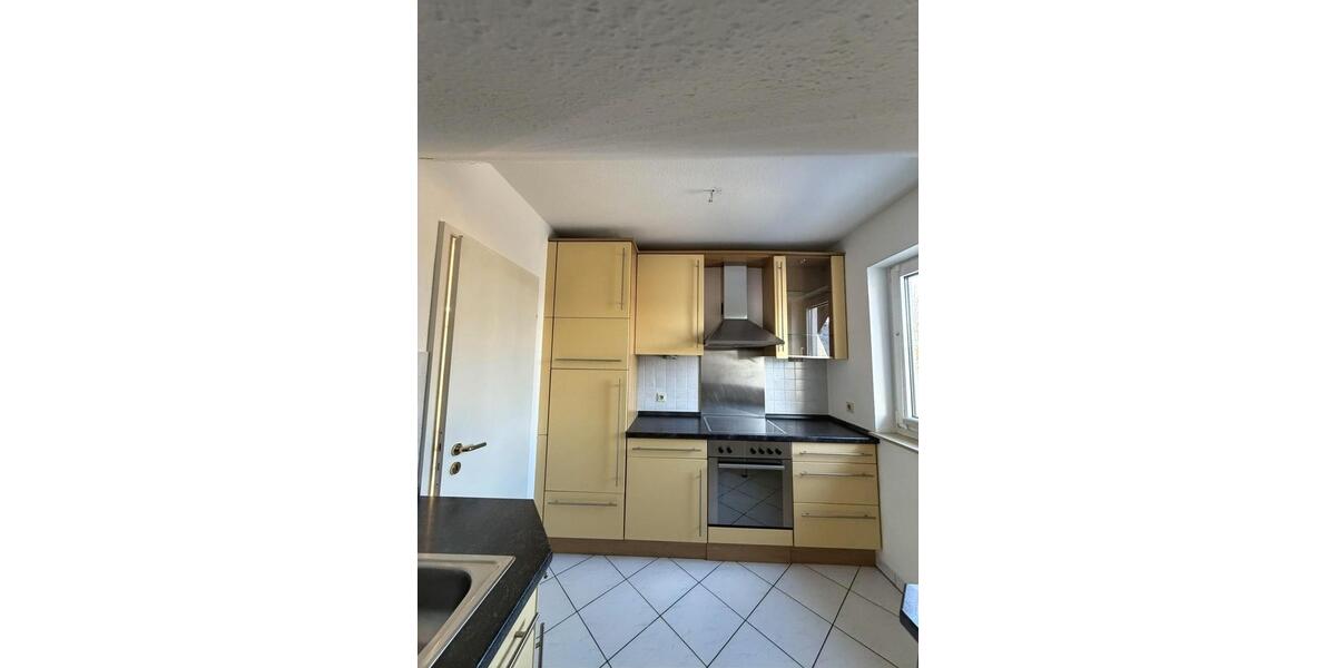 Lichtdurchflutete, charmante Dachgeschosswohnung mit Küche & Balkon 2 zimmer