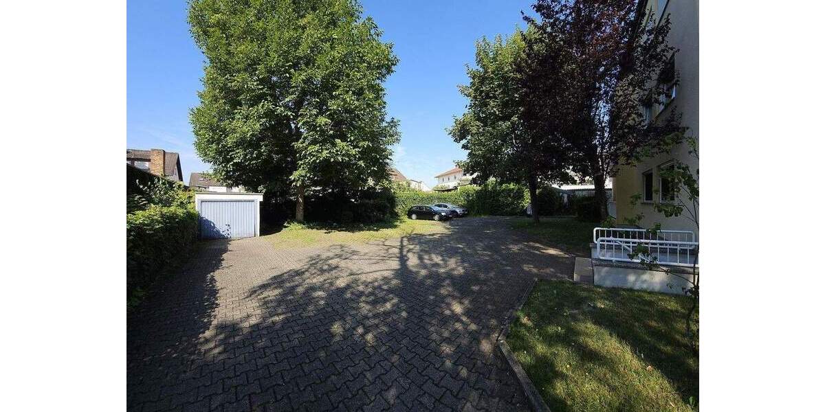 Balkon, EBK & Parkplatz zentral 3 zimmer