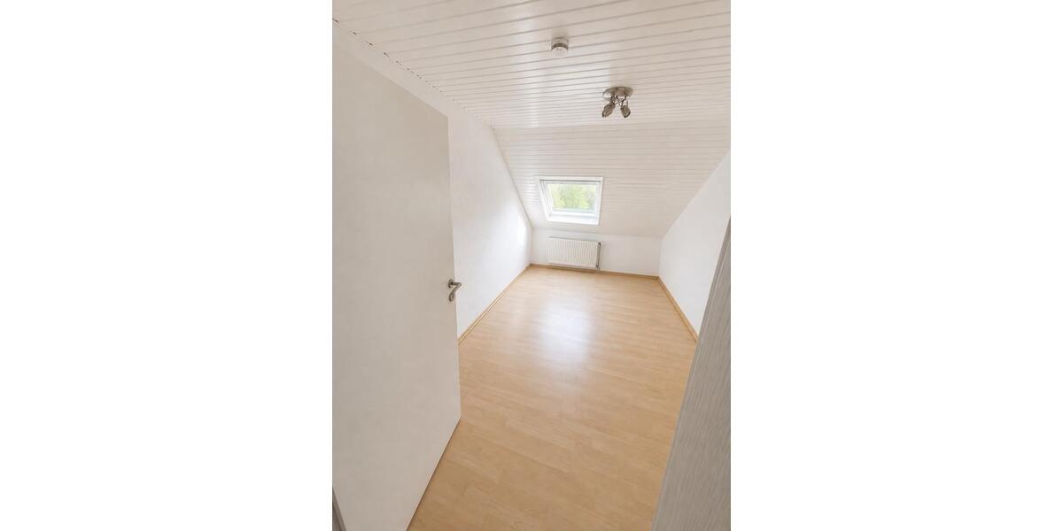 Dachgeschoßwohnung Bischofsheim - 4 Zimmer, 78 m&sup2;, 1.150&euro; | Angebot:26412896