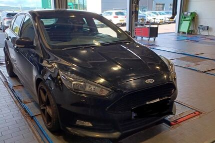 Ford Focus 190.000 km 7.999 &euro; Hanau 63457