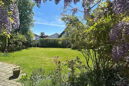 Haus zum Kaufen in Frankfurt 1.490.000 € 230 m² 7 zimmer