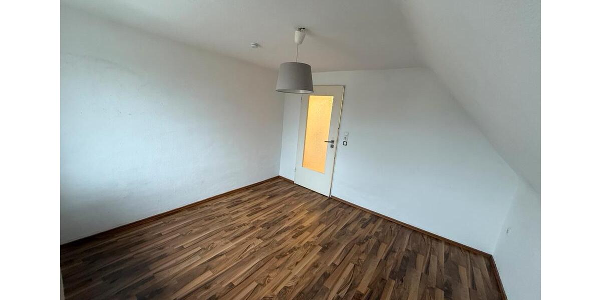 2,5 Zimmer Dachgeschosswohnung 65m2 mit Einbauküche & Geräte 2.5 zimmer