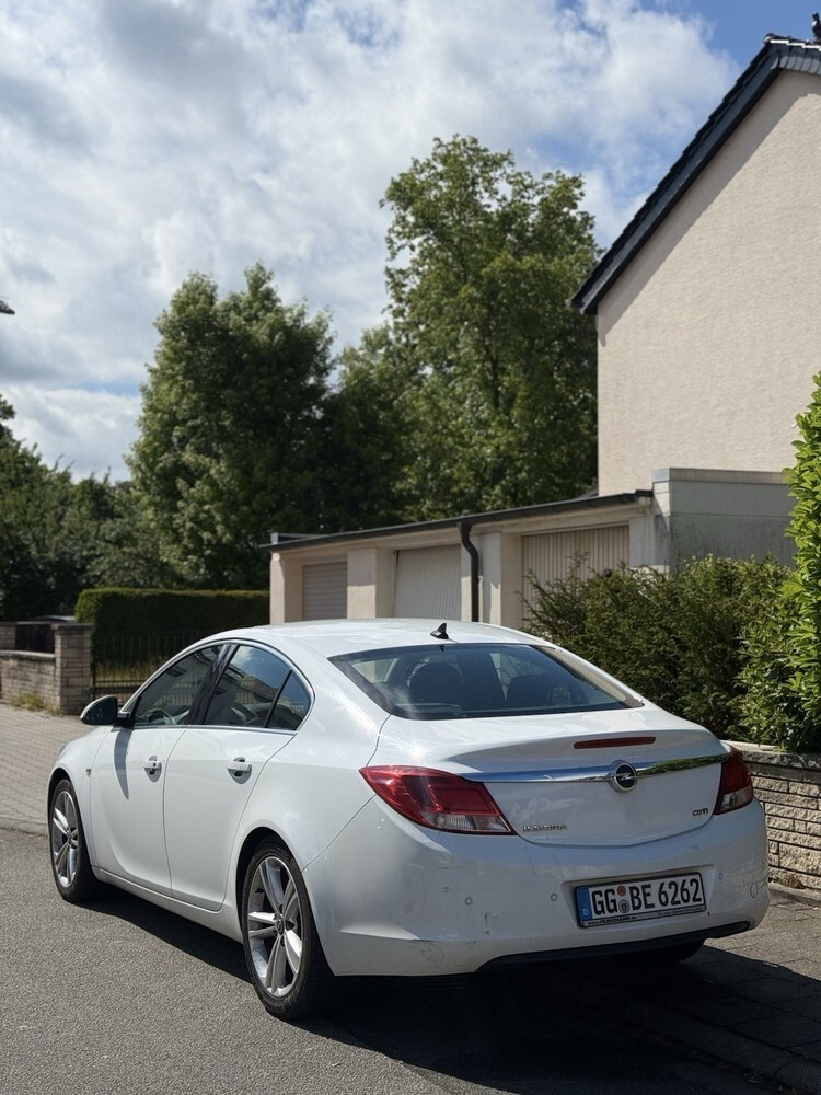 Opel Insignia 180.000 km 5.200 € Rüsselsheim am Main 65428