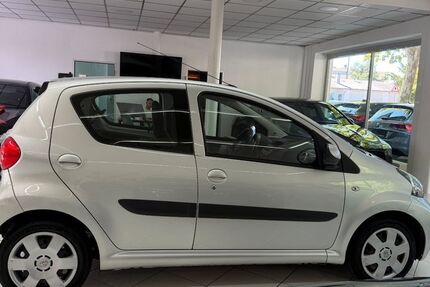 Toyota Aygo (X) 100.000 km 5.900 &euro; NEU ISENBURG 63263