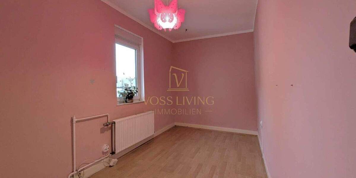 Großes potentialträchtiges Haus mit Garten, Balkon, 3 KFZ Stellplätzen, Keller und Nebengebäude 1 zimmer