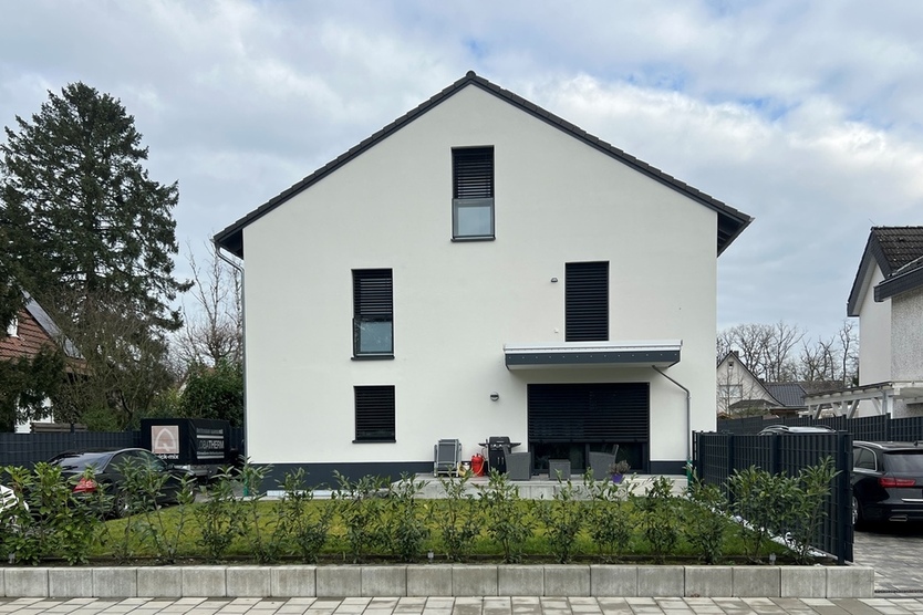 Neu-Isenburg-Zeppelinheim: Exklusive Doppelhaushälfte in bester Wohnlage! 6 zimmer