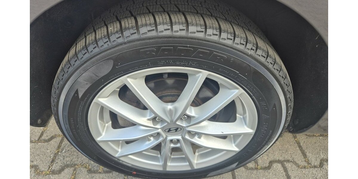 Hyundai i30 YES! Plus Navigation, Panoramadach, LED, Sport 89.202 km 12.890 &euro; Rodgau 63110
