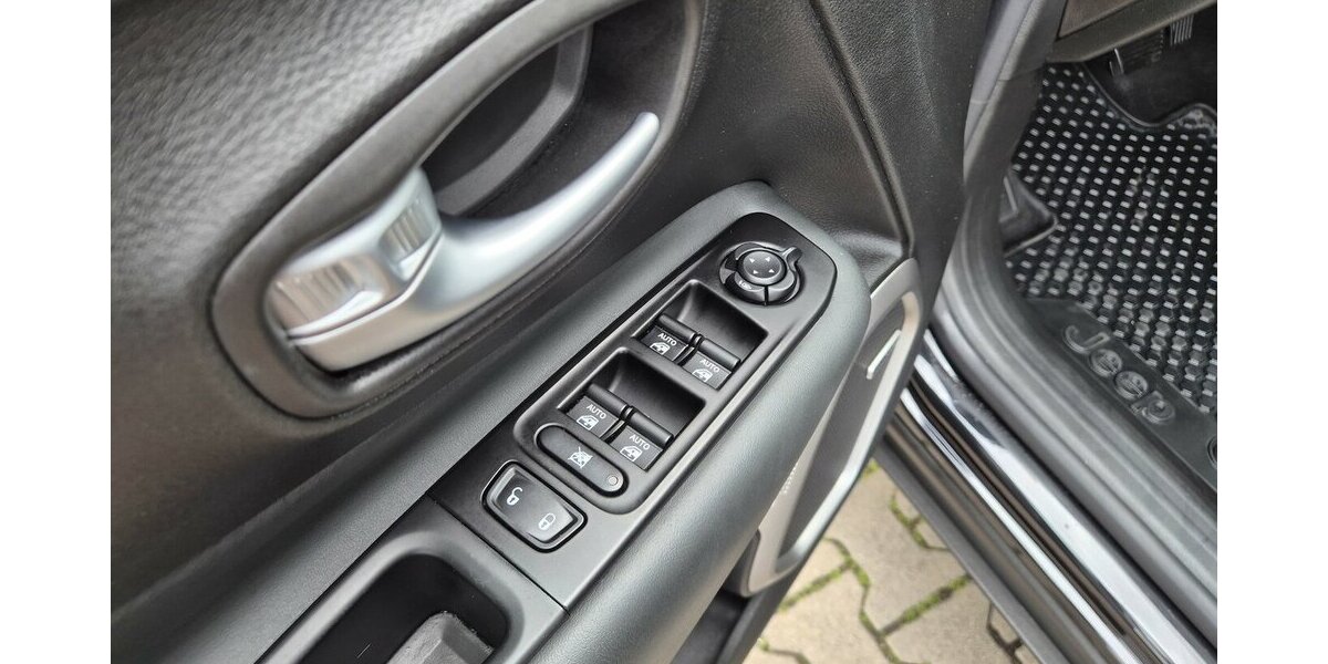 Jeep Renegade Limited FWD, Klima, PDC, Leder, Rückfahrk 126.400 km 15.790 &euro; Rodgau 63110