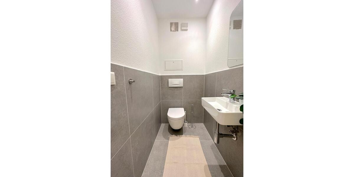 Ein Zimmer frei in großer 6-Zimmer-WG in Frankfurt am Main – Wasgaustraße 47! 1 zimmer