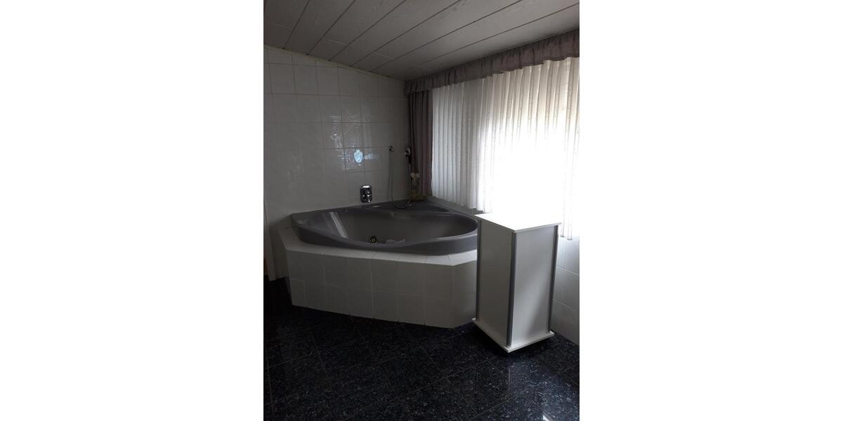 Einfamilienhaus Altenstadt - 9 Zimmer, 280 m&sup2;, 2.200&euro; | Angebot:25760695