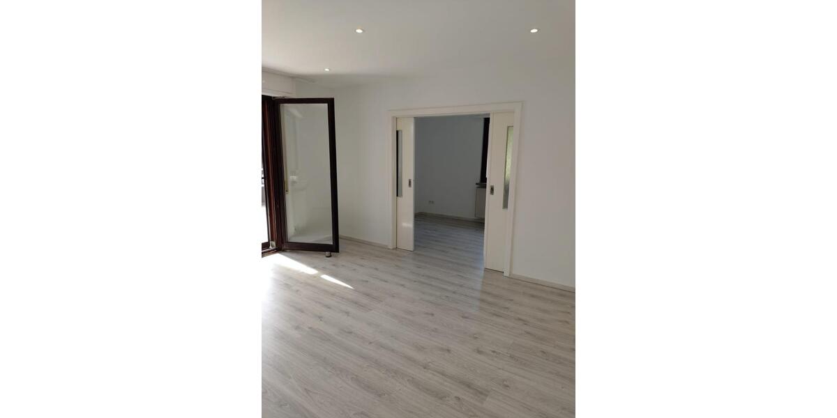 2,5-Zimmer-Wohnung (Gesamtmiete: 1.400 €) 2.5 zimmer