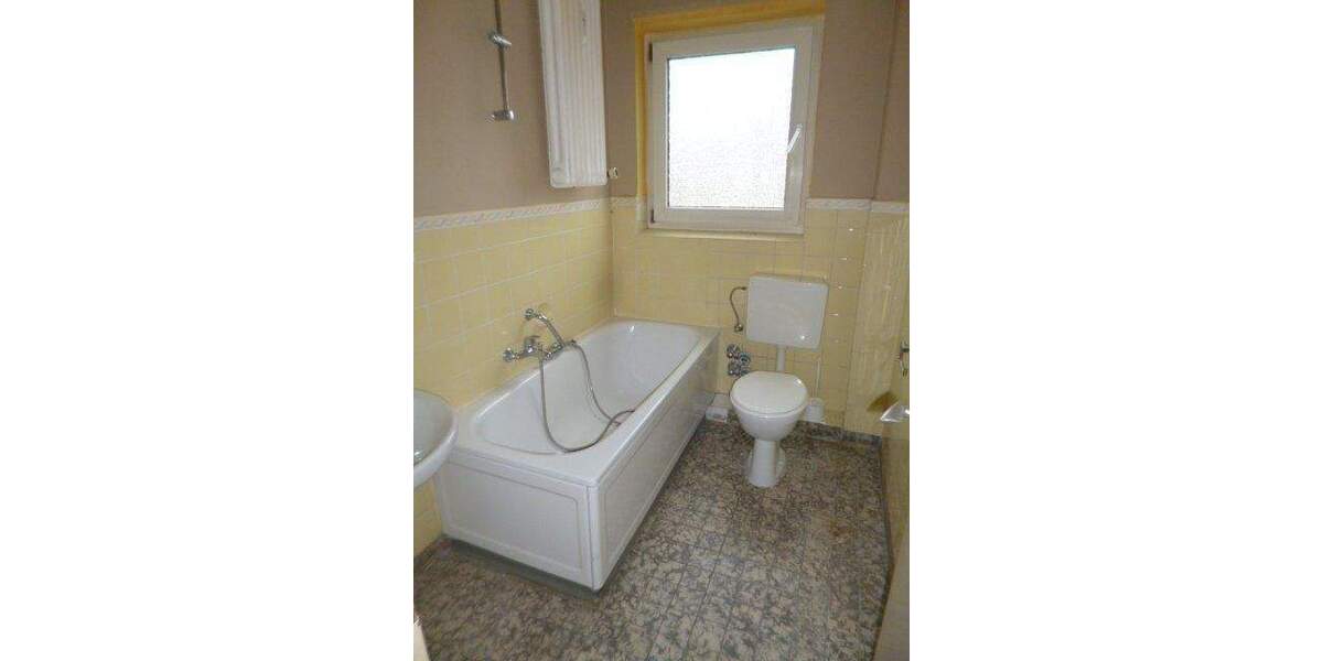 Schöne 2 Zimmer-Wohnung mit Balkon und KFZ - Stellplatz in guter, zentraler Wohnlage von Maintal - Dörnigheim. 2 zimmer