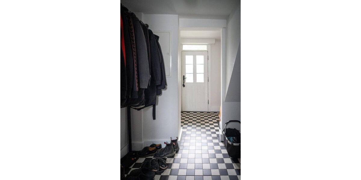Einfamilienhaus Frankfurt am Main Niederursel - 8 Zimmer, 180 m&sup2;, 950.000&euro; | Angebot:26877564