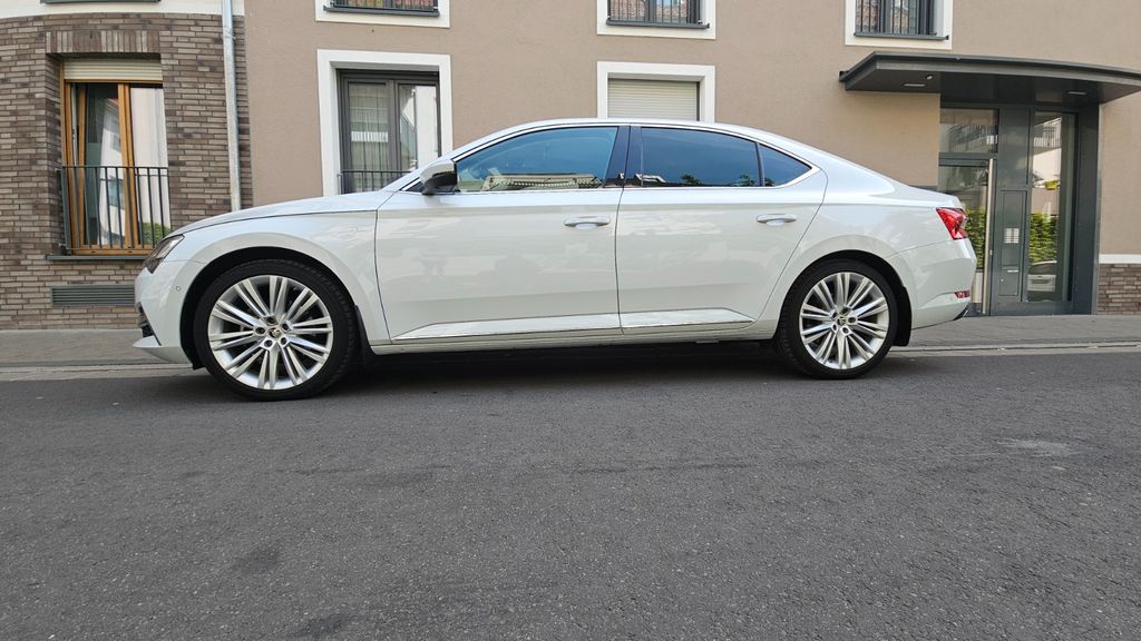 Skoda Superb 28.453 km 30.990 &euro; Hanau 63450