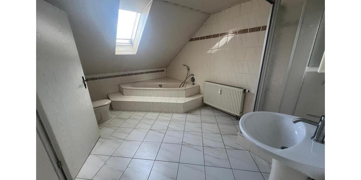 Etagenwohnung Friedberg (Hessen) - 4 Zimmer, 120 m&sup2;, 1.250&euro; | Angebot:26413332