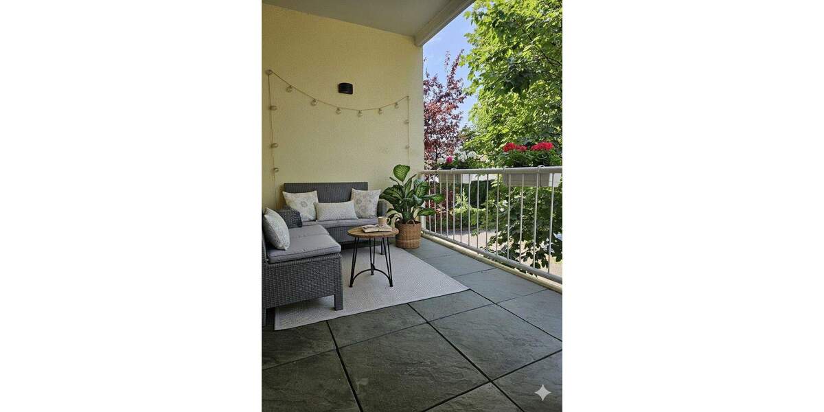 Balkon, EBK & Parkplatz zentral 3 zimmer