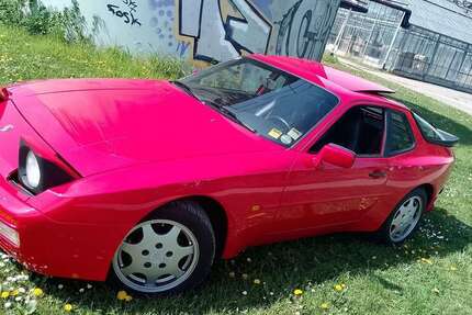 Porsche 944