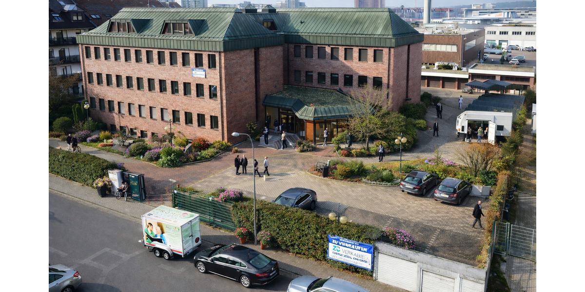 Leerstehendes Gewerbeobjekt in Dietzenbach - vielseitig nutzbar als Büro, Klinik oder Pflegeheim 6 zimmer