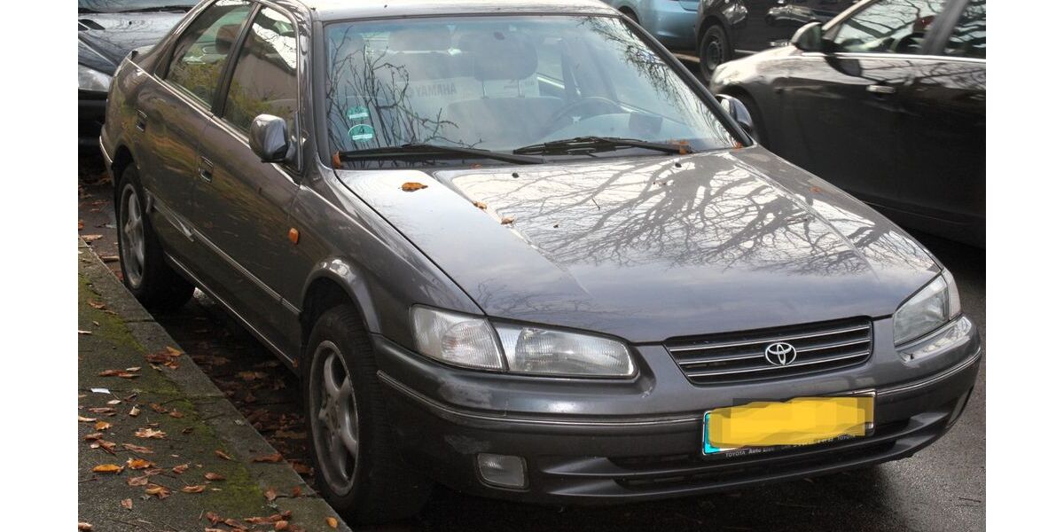 Toyota Camry 222.000 km 1.995 &euro; Hanau 63454