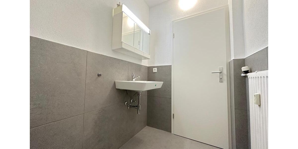 Drei Zimmer frei in moderner 5er WG mit eigenem Balkon in Frankfurt Nied – Coventrystraße 65! 1 zimmer