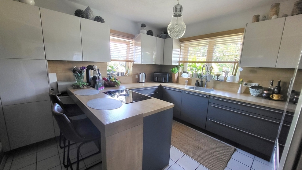 moderne DHH mit ELW im 