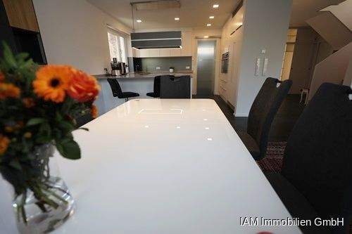 Einfamilienhaus Niederdorfelden - 7 Zimmer, 210 m&sup2;, 3.100&euro; | Angebot:24401392