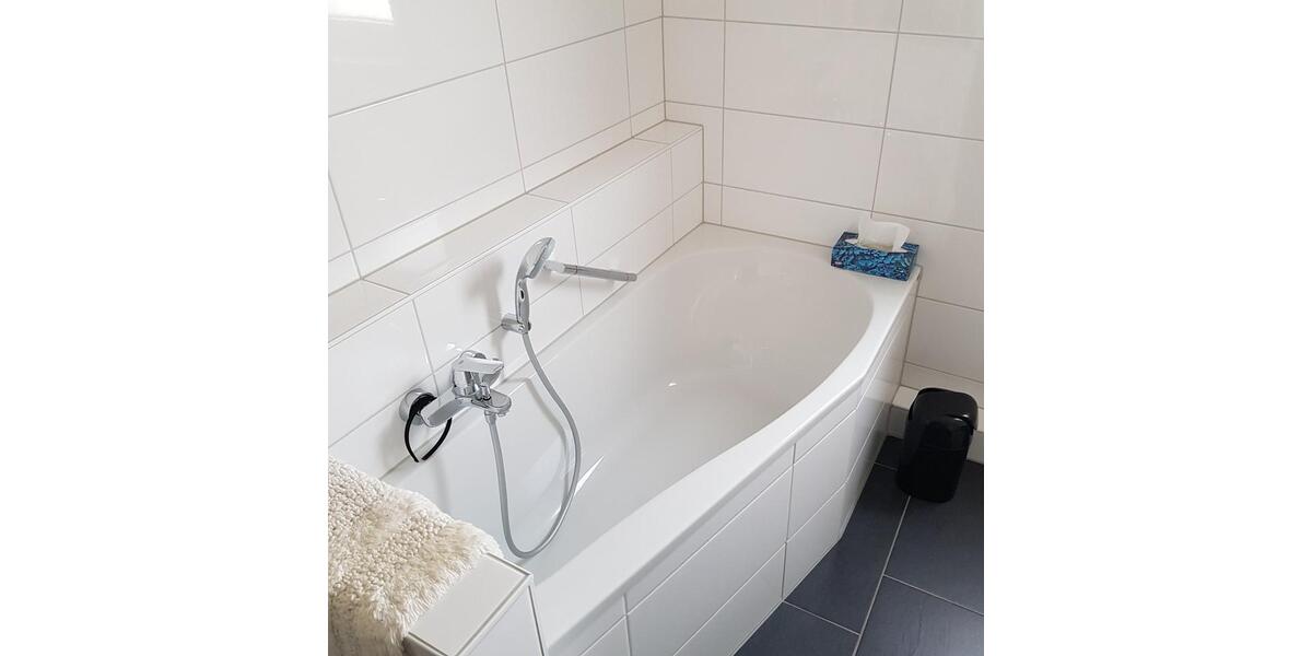 Komfortable Wohnung mit Balkon, Aufzug und Tiefgaragenstellplatz 3 zimmer