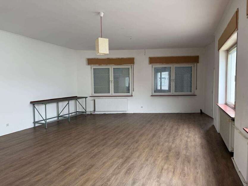 Haus zum Kaufen in Frankfurt am Main 990.000 € 263 m²