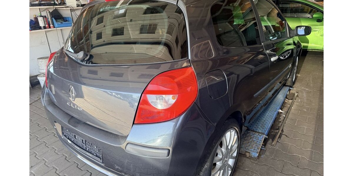Renault Clio Exception-Startet nicht/Anlasser 205.000 km 499 &euro; Frankfurt 60386