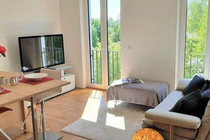 2-ZW mit Loggia und EBK, grüne Lage - F-Mertonviertel 2 zimmer