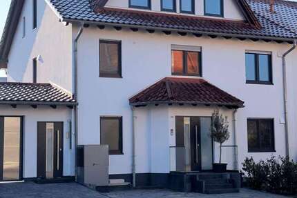 Haus Karben - 10 Zimmer, 305 m&sup2;, 3.900&euro; | Angebot:25801332