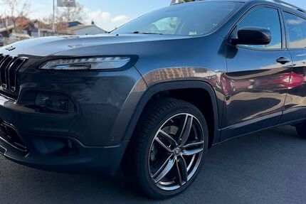 Jeep Cherokee 127.423 km 9.499 &euro; Frankfurt am Main 60386