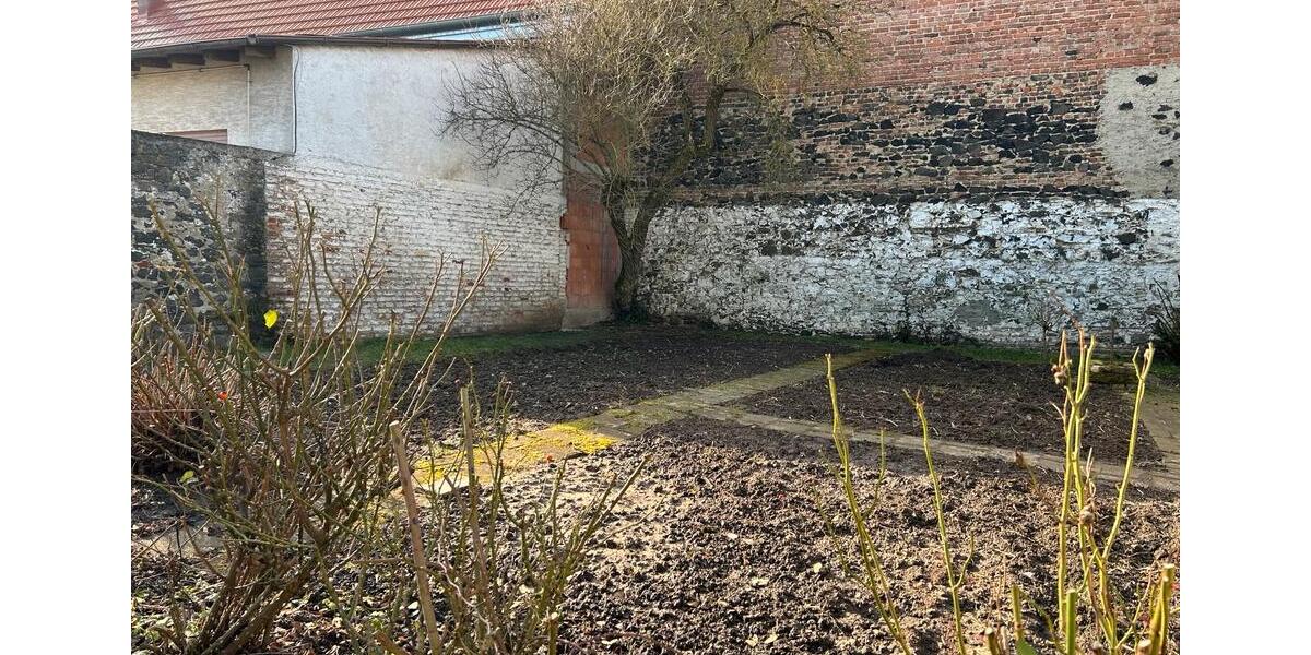 Einfamilienhaus Florstadt - 8 Zimmer, 280 m&sup2;, 2.000&euro; | Angebot:19188722