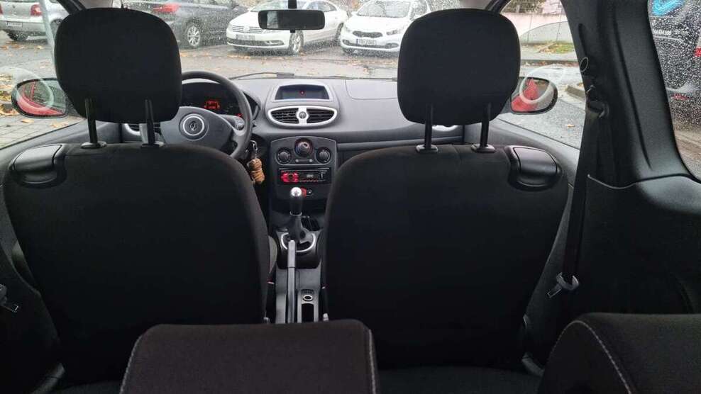 Renault Clio 178.000 km 2.100 € Frankfurt 60435