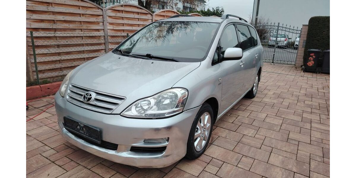 Toyota Avensis Verso 236.000 km 3.300 &euro; Frankfurt am Main 65933