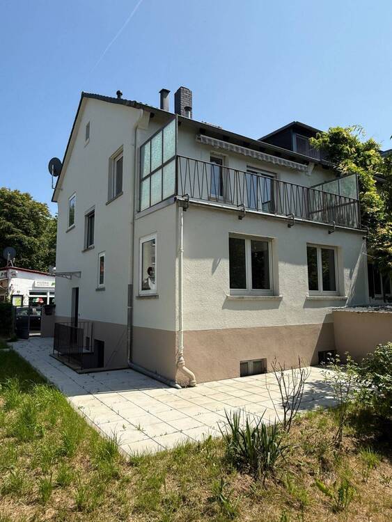 **Charmante Doppelhaushälfte am Stadtrand mit schönem Grundstück**