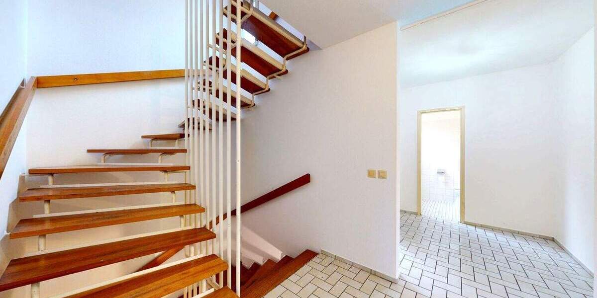 Reihenmittelhaus Frankfurt am Main Niederursel - 4 Zimmer, 125 m&sup2;, 650.000&euro; | Angebot:25815007