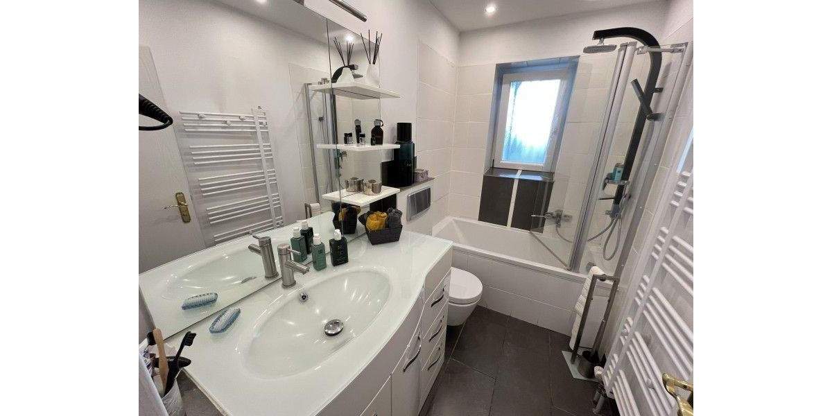 Schickes Zweifamilienhaus in Bad Vilbeler Waldnähe! 8 zimmer