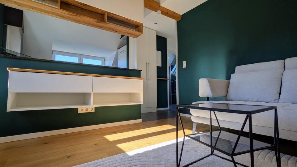 Moderne Single-Dachgeschosswohnung (voll möbliert) 2 zimmer