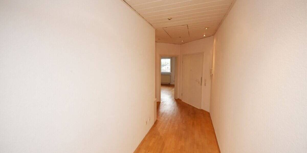 DIETZ: Feine 2-Zimmer-Dachgeschosswohnung mit großem SÜD-WEST Balkon und Einbauküche! 2 zimmer