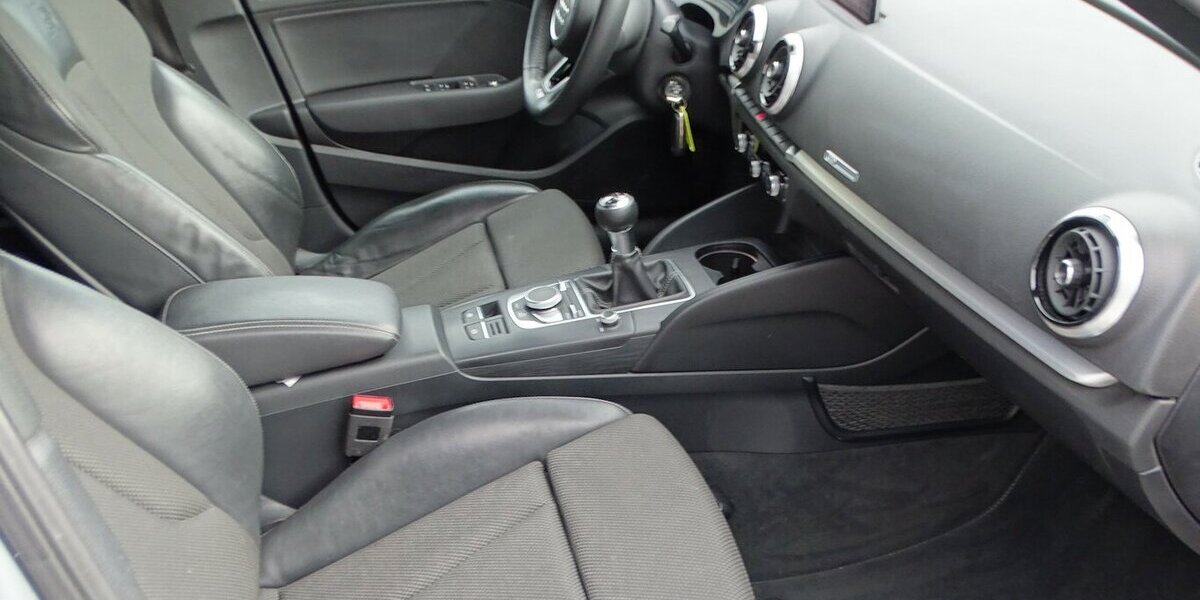 Audi A3 35 2,0l TDI S-Line Paket, Navi, Klimaauto., PDC 123.848 km 16.890 &euro; Rodgau 63110