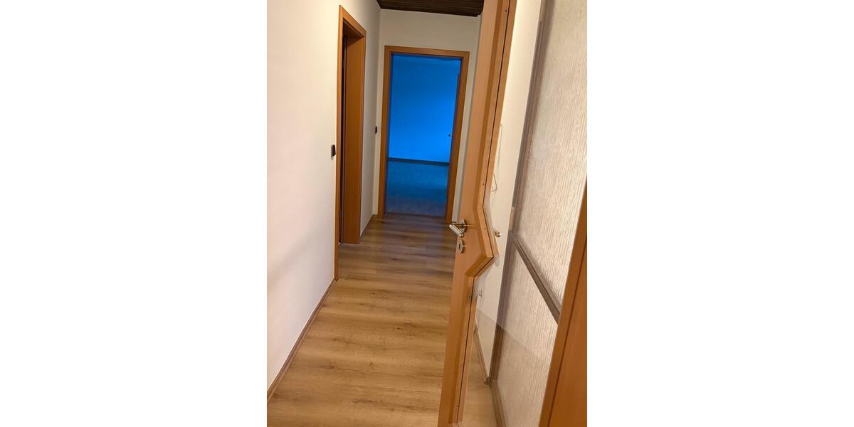 Etagenwohnung Wehrheim - 3 Zimmer, 105 m&sup2;, 1.270&euro; | Angebot:25784276