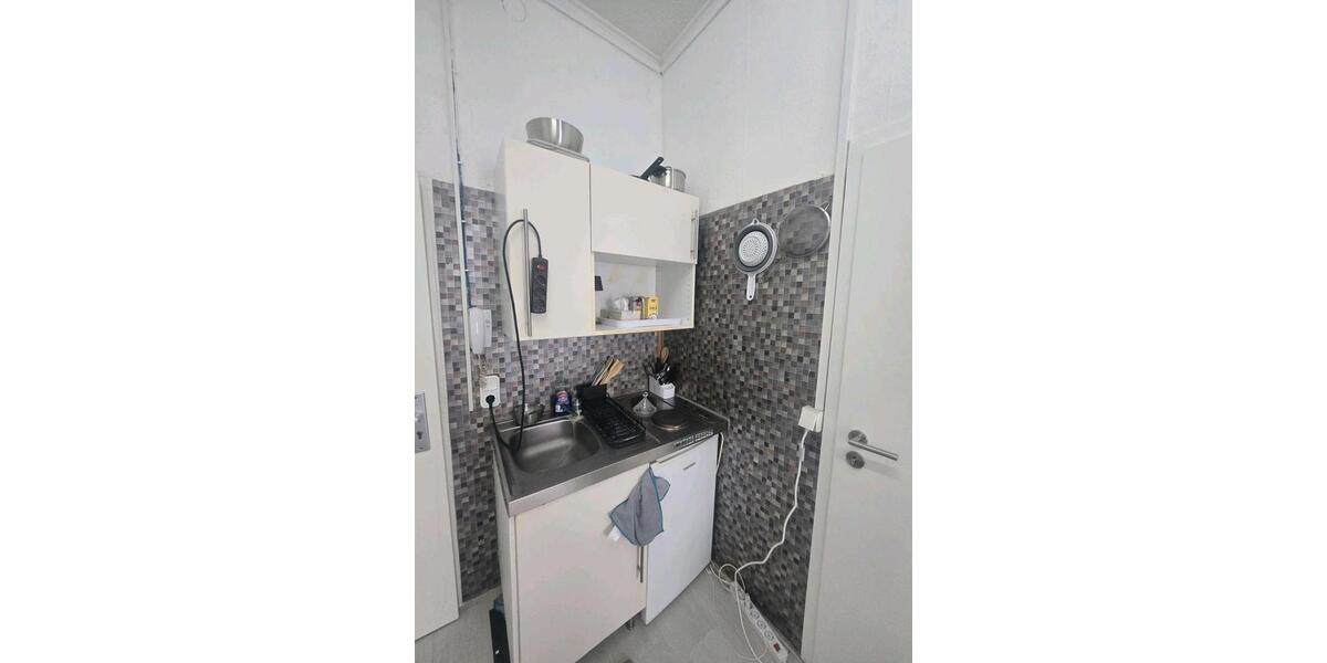 Hochparterre Frankfurt am Main Nied - 1 Zimmer, 14 m&sup2;, 615&euro; | Angebot:26416301