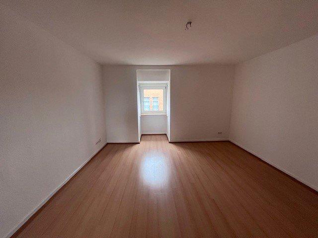 Dachgeschoßwohnung Frankfurt am Main Unterliederbach - 3 Zimmer, 87 m&sup2;, 800&euro; | Angebot:26386400